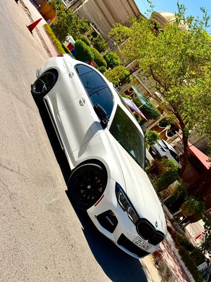 السلام عليكم BMW 330i M 2022 
السيار ام بكج بلاد اصل محرك 2.0 تون تيربو 
فول فول مواصفات سنوية مضللة رقم اربيل باسمي 
لون ابيض داخل احمر 

وارد امريكي حادثة سطحي بدون دواخل بدون لغد بدون شاصي 
صور الحادث مرفقة بالمنشور 

مكان السيارة بغداد المنصور بيع فقط بدون مراوس 

السيارة جديدة جدا جدا جدا بدون اي نقص 
بدون اي مسج بدون اي عطل 

رادار امامي 
رادار خلفي 
رادار جانبي 
قيادة ذاتية 
حساس امامي 
حساس خلفي 
بصمة تشغيل وابواب وترحيب عند الاقتراب 
كامرة خلفية 
تحدبد مسار 
كشنات كهرباء 
تدفئة كشنات 
داخل متغير انارة بلادية 
سايد بريك بصمة 
كضنات خزن 
شفتات سترين 
مري شفط 
نفطة عمياء 

رايدة ب245 عنواني بغداد المنصور ***********
