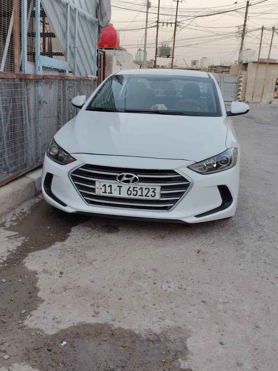 للبيع هيونداي إلنترا 2017 وارد أمريكي
رقم بغداد 
لون أبيض
فئة SE
محرك 2000cc / 4سلندر  
قير أوتوماتيك
: الممشى: 108,442 ميل (حوالي 174,500 كم).
تشغيل بصمة ودخول بصمة
كشنات تدفئة
شاشة وكالة
تحكم ستيرن 
مثبت سرعة
كاميرا خلفية
مرايات كهرباء
مانع انزلاق وأنظمة ثبات
جنوط ألمنيوم

مصبوغة عام للجمالية
🚗 حادثها السابق بأمريكا ضربة أمامية من جهة السائق، والتفاصيل موجودة برقم الشاصي للفحص.
 المحرك والكير مجفّتات وشغلهن طبيعي جدا 
وسونرها موجود 
داخلية مرتبة ونظيفة حسب عمر السيارة
سيارة   استخدام شخصي وما بيها مشاكل ميكانيكية ابدا

السيارة حاضرة للفحص، والشراي  يتفضل.    هذا رقمي 
 *********** العنوان بغداد الزعفرانية

السعر 112 ورقة، قابل للتفاوض ، والشراي يتدلل  ما نختلف وياه إن شاء الله. 🤍
