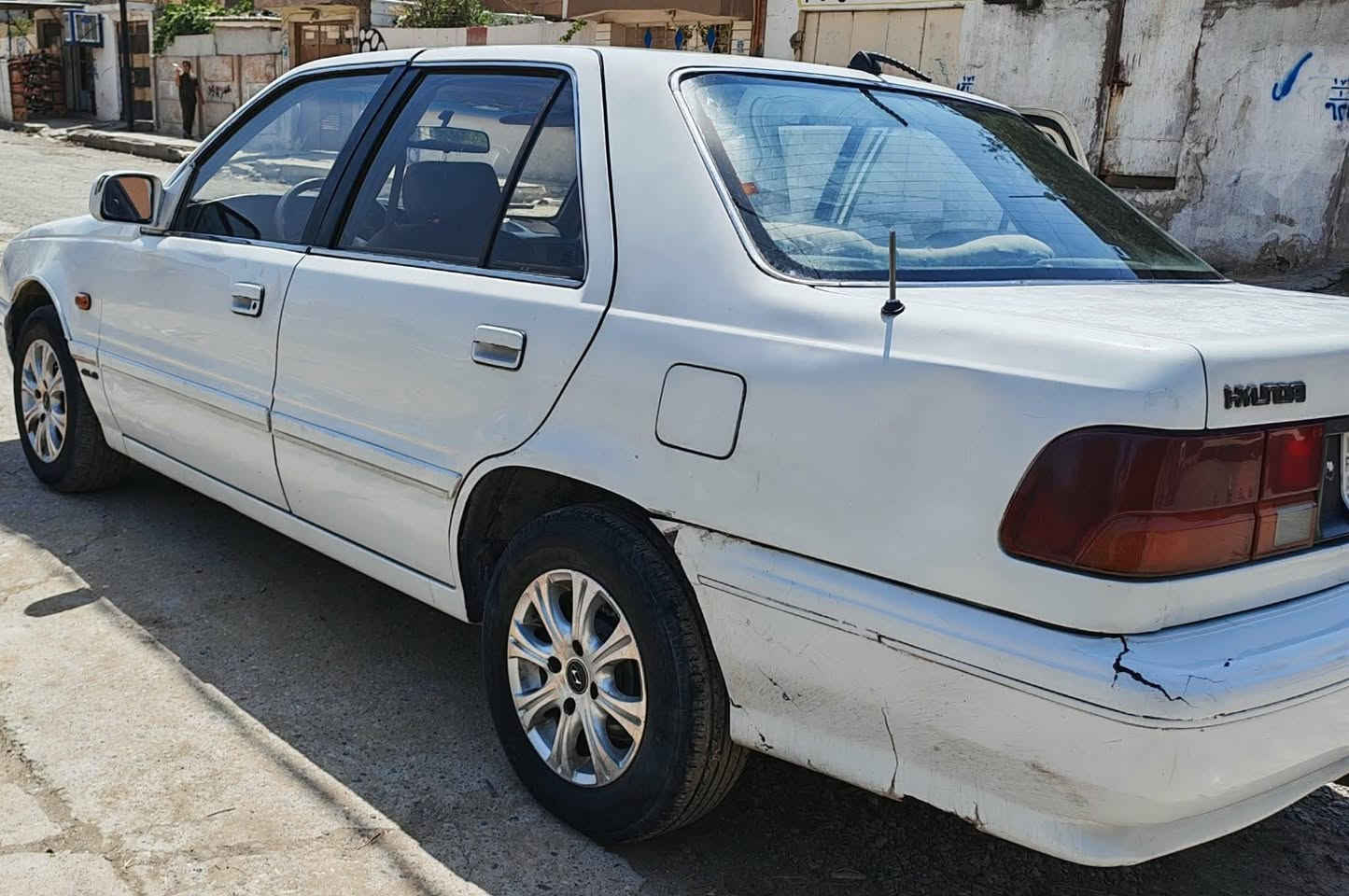 السلام عليكم سياره هيونداي سوناتا موديل 1993لون ابيض رقم نينوى قطره صبغ مابيها غراض تبريد مشدوه كامل فقط بيها نقص كمبريسر..محرك كير توماتيك شرط داخل نظيف وكدام العين وراعيها الشرعي موجود وشرط التحويل شراي خابر *********** او راسلني وتدلل
