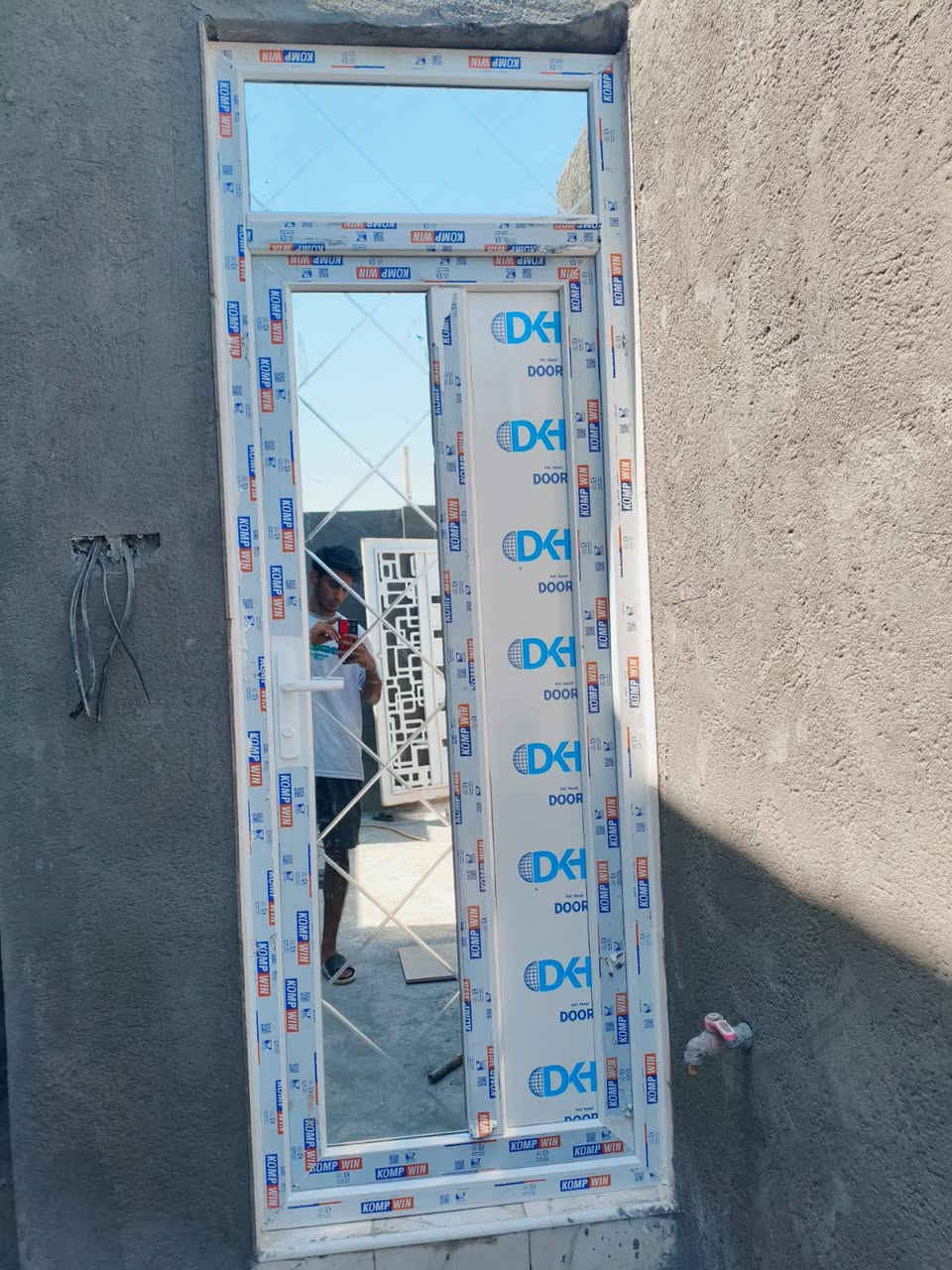 الذهبي للالمنيوم  كاونترات. جميع الموديلات التركي الحديث  ابواب. شبابيك.  الامنيوم. محجرات جميع الموديلات.     ابواب وشبابيك Bvc.  ابيض. وجميع الاوان مع الضمان 5 سنوات       علي الذهبي ***********
