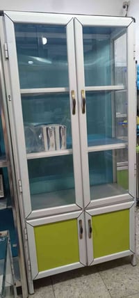 اثاث محل للبيع فاترينات زجاج عدد اثنين متر ونص # ومترين # دواليب الالم...