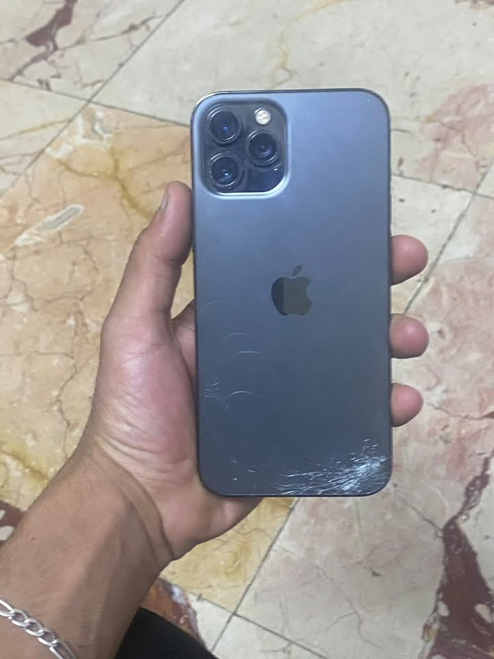 سلام عليكم ايفون ١٢ برو ماكس ذاكره ٢٥٦بطاريه٦٩مبدل شاشه فقط وضهر مكسور وفيس ايدي وكف بقي الجهاز شغال نت انتصل كامره كلشي ما بي اي خلل  سعر ٣٣٠ وبي مجال مكاني بغداد هـ***********
