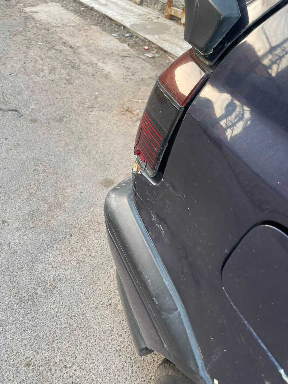 السلام عليكم كولف MK3 سيارة جاهزة ترايك لاربيل وترجع تحول شرط كير محرك لاتنقيص لاتبخير
محرك ٢٠٠٠ كير اوتو ميكانيك ٣ نمر 
منضومة مي اصلي زيتي شرط سنه متنقص 
دبل بنكة عاصفة 
تبريد ثلج وي السويج
جام اوتو كهرباء 
بيهه شاشة ودمام صوت 
داخلهه نضيف دوشمة جديدة

بيهه نقوصات بسيطه استهلاكية جدا بسيطة بس لعدم التفرغ ممسويهن 
نصبتهه حلوة وصبغتهه حلوة بيهه بس هاي الطخه بالصور بالجاملغ الخلفي بسيطة على وضعهه
تحويل ثاني يوم مكاني بغداد ***********
سعر ٤٣ بيهه مجال بسيط واحطكم على راسي سياره تخبل امانة الله 
بس احتاجيت فلوسهه
