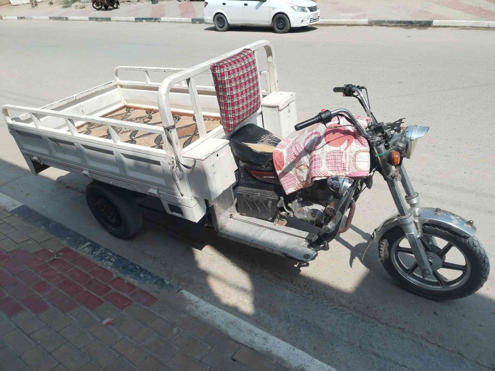 السلام عليكم ورحمة الله
ستوتة MTR  للبيع، نظيفة جداً .
المحرك: 150cc ، نظيفة 
الموديل: 2013
الأوراق: سنوية أصولية (رقم بابل ) 
المكان: كربلاء الحسينيه 
السعر: مليون ونص(وبيها مجال قليل).
، للتواصل والاستفسار الاتصال على الرقم ***********]

