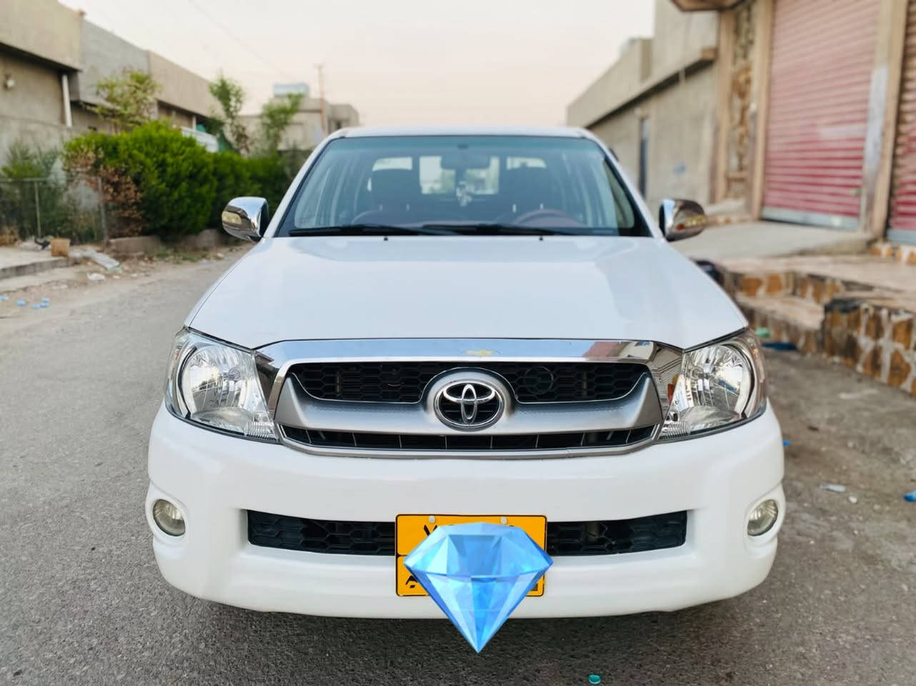 تۆیۆتا هایلوکس سعودی ٢٠٠٦ سبوغوغو لێدراوی نیە لەدوشوێن کارتی هەیە بچوک سەیارەکە زۆر پاکە ماشاللە  و نرخی ١٤٠مەجالێکی کەم گێڕ و مەکینەو ئەکسلی و تەبریدی بەشەرت مەکینەی کەمێ بوخاری هەیە واتساپی لەسەر نیە ***********نمونە لەجوانی ڕەقەم سلێمانی موشیەری نیت سەرمان مەیەشێنە
