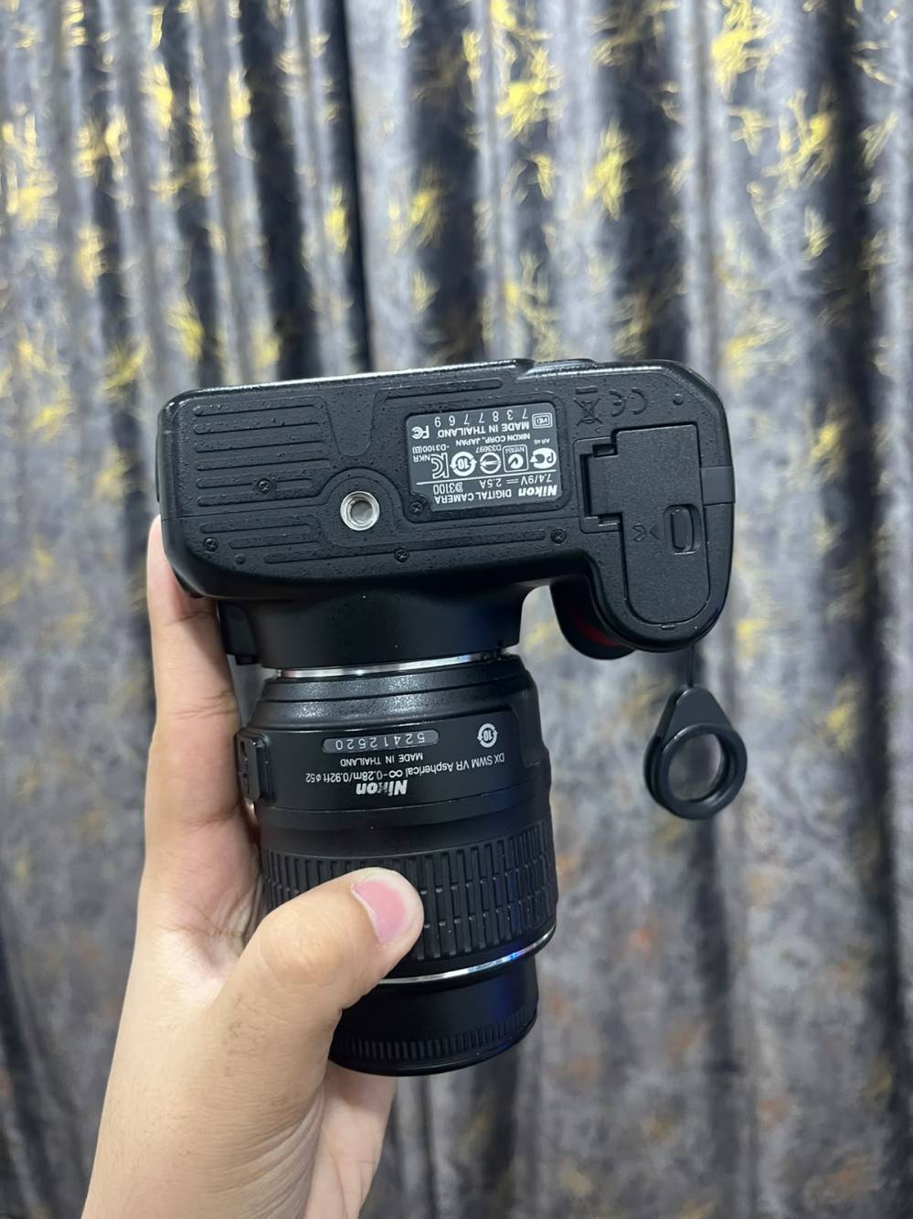 نيكون D3100 • ١٤٫٢ ميگابكسل • عدسة ١٨-٥٥ VR