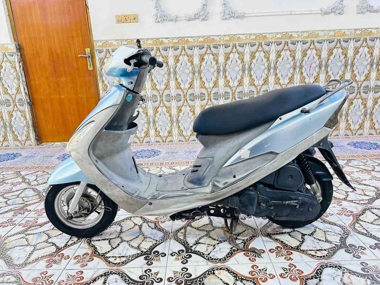 السلام عليكم للبيع ماكس ياباني حاويه ختم واحد بلاد 49 ما مفتوحه دراجه جديده وجاهزه سلف هندر كهربائيات كلشي شغال بيه دراجه مال جناي ما تخسر عليه شيء السعر 725 وبيه مجال رقم الهاتف*********** مكان بصره القرنة, البصرة
