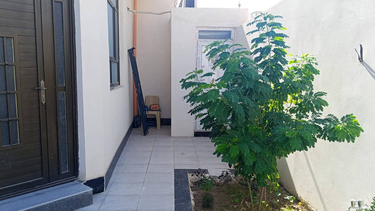بيت البيع مساحه 200 متر
بيت جديد بناء 2025 وجهيته 12 
موقع البيت: الحر البوبيات عامود 105 بعد عن الامام الحسين 3 كيلو
كامل الخدمات 
3 غرف نوم
3 صحيات
جنس: الأرض طابو زراعي سند 25
البيت يباع معه الأثاث أو بدون الأثاث

للاستفسار : ***********

