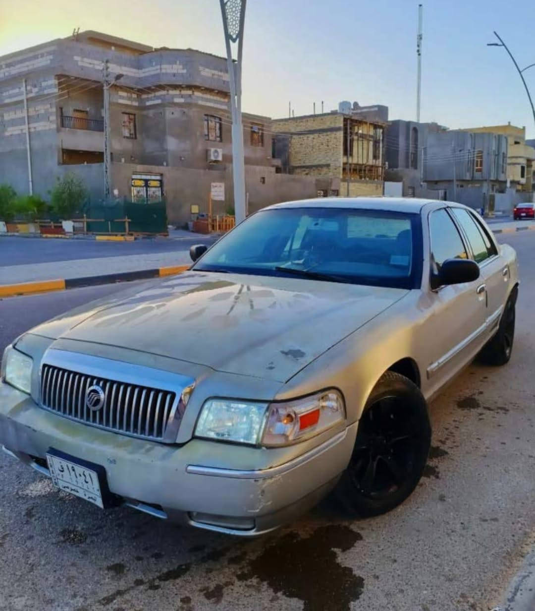 كراند ماركيز 2007 
رقم بصره حرة تحويل ثاني يوم 
كير محرك تبريد حداديه كله جاهز 
السياره هواي صارف عليهه (حداديه كامله - كمبريسر.     وراديتر تبريد -تايرات -داينمو - بلكات ونوزلات ومجاول - ثلاجه مكينة جديده ) وبعد عندي غراض ماشادهن انطيهن ويه لياخذ السياره
السعر (35) وبيهه مجال مكاني بصره التنومه 
البدي شوف العين 
*********** البصرة, العراق

