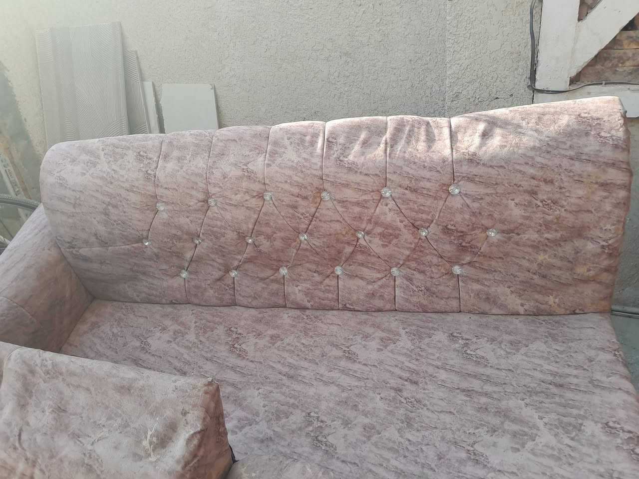 العنوان بغداد البياع حي التراث .التواصل على الرقم *********** السعر النهاي 250فقط
سلام عليكم يوجد الديناء تخم ١٠مقاعد الضغط زين بس يعتاجلها رجلين .  وكنتور  ابو٤بوب وبوفيها ٦بوب بس باب واحد مكسور مثل ماموجود بالصوره.
