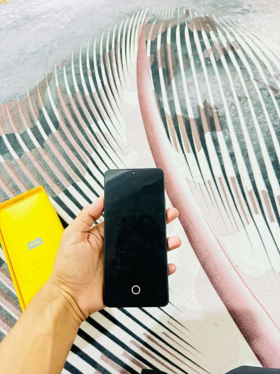 سلام عليكم جهاز بوكو x6برو 5G جهاز نضيف بعده بجيس غراضه كامله ويه الكارتون وين ما يعجبك نروح نفحص جهاز رايده ب350وبي مجال قليل مكان عماره رقم ***********
