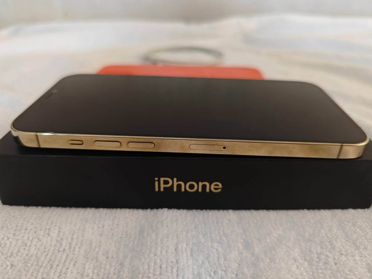 IPhone 12 pro max وتر بروف نظافة 99.9%
12 برو ماكس شرق اوسط ماستر وتر بروف نظافة 99.9% تفحص حاسبه وين ميعجبك 

لون ذهبي مميز مكفول حتى من الشخط 

كامل ملحقاتة الاصليةكيبل + سماعات

ذاكرة 256

بطارية 64
السعر 450 الف 
مكاني بغداد الكريعات ***********
