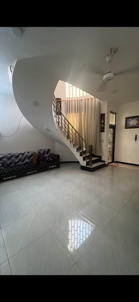 دار للبيع
مساحته 200 متر طابو زراعي صرف سند 25 
واجهة 10 نزال 20 
متكون من مطبخ   وصاله وكندور وكراج سياره وغرفتين نوم مناور ثنين صحيات داخليه وخارجيه
عنوان البيت حي الامين الثانيه خلف حلويات قصر الشام أو خلف مركز سيف سعد 
للاستفسار عن السعر مراسله الصفحه او الاتصال  
***********
