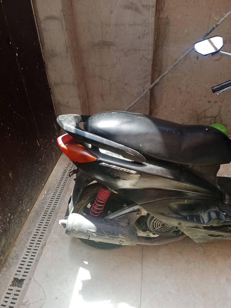 سكنس نثيه للبيع مجفته جديد كابريتر ابلاد كفراتها ابلاد تشتغل سلف هندر كهربائيات كلها شغتله بس البارحه طفت يمكن ابلك مااعرف بيهن سعرها 250مكاني حي الجهاد  ***********بيه وات ساب
