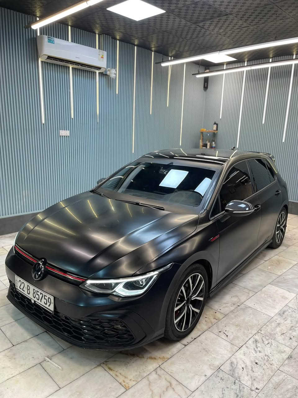 سعر(( 165)) ورقه وبيه مجال بسيط
*********** 
عندي فولكس واكن كولف 2022 GTI وارد أمريكي رقم اربيل جديد وسنويه تظليل 80 ‎%‎
فول مواصفات بس كشنات مو جلد
ماشية 40 
محرك ٢٠٠٠ تيربو ستيج وان مزوده وكامله
سياره رياضيه فصلة صوت مميز
لون اسود سياره مسويه اسود مات ومغلفه كله BDF يم مركز TAN
السيارة بيها إضافات وتزويد ومصروف عليها 
اضاءة ليد داخلية مع إمكانية تغير اللوان الدشبول بالكامل
سياره بنراما 
لايت لد وعالي وناصي زنون 
كشنات كهرباء وعادي 
معظم الداخل لمس 
رادارات جانبية وأمامية خلفية 
توقف ذاتي 
‏شاحن لاسلكي
شاشة ديجتال
وهواي بعد مواصفات تكدرون تبحثون عنها 
الحادث حيل خفيف جاملغ بارد ولبنيد نفسه مصبوغ بدون اي دواخل شواصي لغود سليمة كل شي بالداخل سليم بيه ايرباك ستيرن وراجع بلادي
والسيارة على وضع الشركة وصور الحادث موجودة 
 سياره جاهزه ما بيه برغي نقص راح اعرضها بسعر جدا مناسب يمكن الأنسب بالعراق 
165 ورقه وبيها مجال بسيط
مكاني بغداد الكرخ والسيارة باسمي
