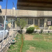 قطعه ارض مساحه ٥٠٠ متر مبني بيه بيتين متشابهات تماما ومعزولات واحد عن ...