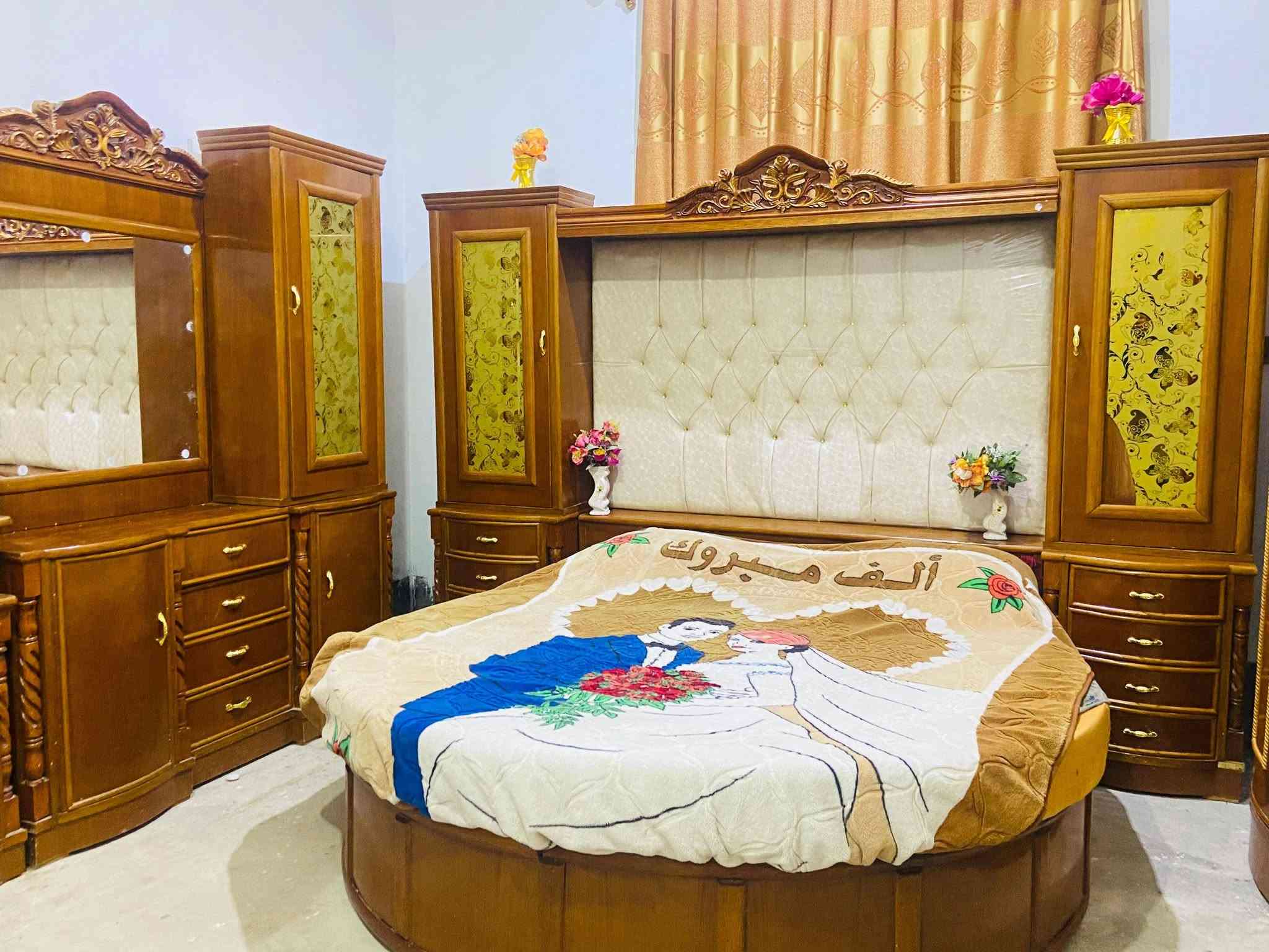 متوفر غرف نوم بعدهن جدد خشب صاج داخل و خارج شرط حطاطه نضافه فول ديكور حديث بسعار مناسبة
‏عنوان الرمانه البعبيد الحويجه نقل وشد مجاني واصل لباب بيتك وتلميع 
‏‪***********‬/ وتساب وخاص
