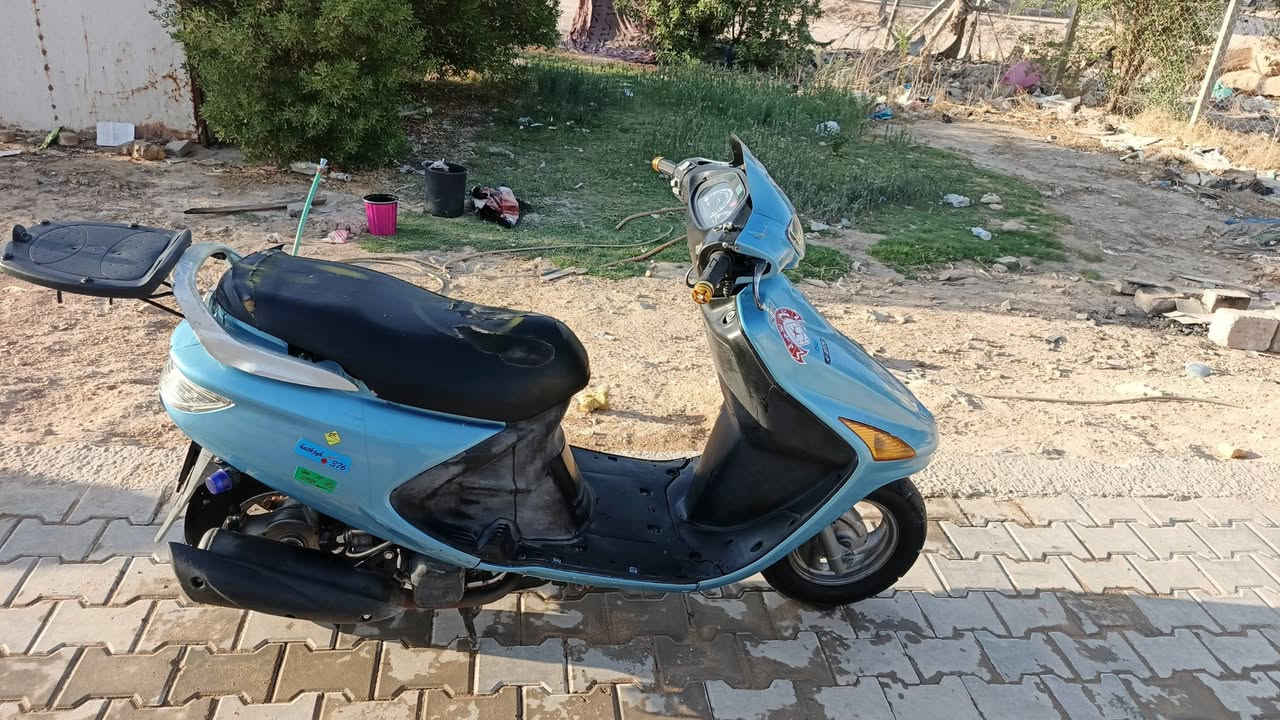 سلام عليكم دراجه نضيفه للبيع فراشه جديده مكينه ما مفتوح الدراجه ماعايزه اي شي كهربائيات كلهه شغاله ماعده كيج البانزين و كيج السرعه لباقي جديد كلهه شغاله غير متواجد عل فيس 
مكان الدراجه النجف الاشرف قرب الملعب الدولي  الجديد السعر 550وبيهه مجال للشراي 
استفسار عله هاذه الرقم بي واتساب ***********
