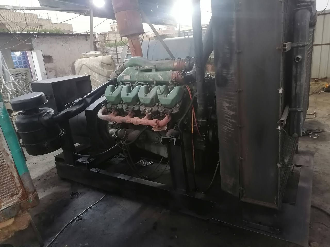 مولده للبيع سكانيا 43 0 8 تجفيت جديد راح توليد 300 سبب البيع زياده حمل/***********
