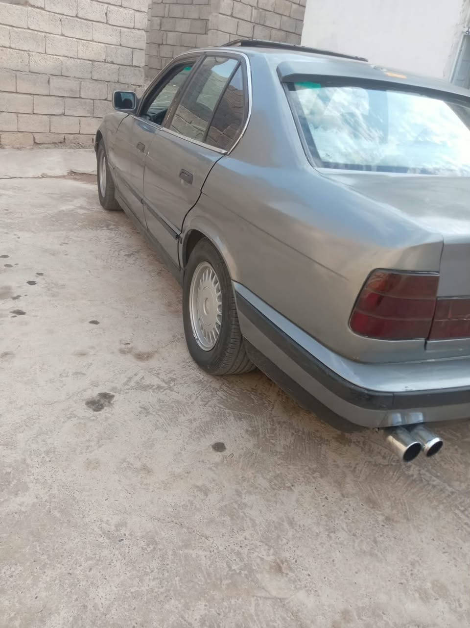اسلام عليكم من رخصه لادمن #BMW 
للبيع محرك كبس شرط كير عادي شرط صاروخ✈️
حجم 525 صدر جديد تايرات جدد كهربائيات كلها شقاله 
رقم دولي كركوك لل2030 شرط التحويل نقصها بس صبغ
ترهم مراوس حسب القناعه السعر 40وبيها مجال 
للستفسار *********** مكان الشرقاط
