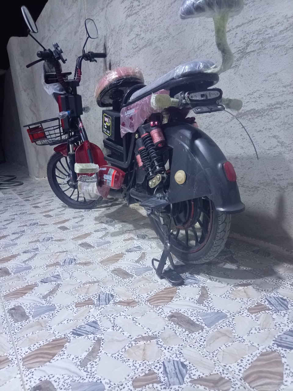 سلام عليكم
موطور شحن شركت الأخوين حجم١٦ 
لـلبيع سعر265 وبي مجال موديل 24
للاتصال(***********)
