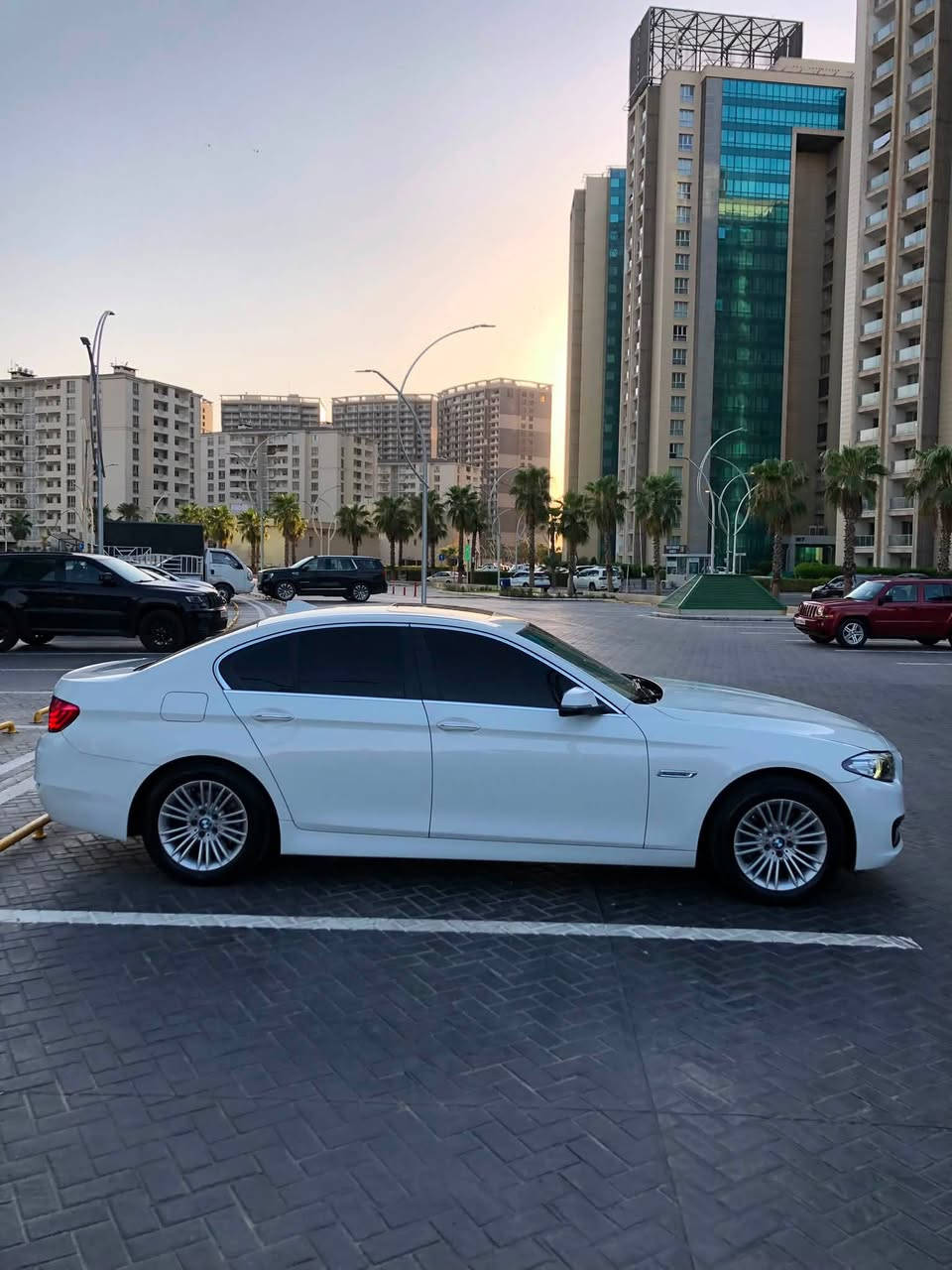 BMW F10 528i 
سلام عليك BMW 2014 وارد خليجي صفر شركة العروش (BMW)اربيل
بدون صبغ   كلها بلاد شركه محرك 528 
مواصفات
-بصمه
-سلايت /لايتات متحرك و ليد امامي و خلفي ،ادبتف / مرايه داخليه +الجانبيه  شفط / شفتات ستيرن +تحكمات ستيرن داخل بيجي اوتو هولد
٥ بردات بلاديه و برده متحكم كهربائي↕️ 
حساسات اماميه و خلفيه و كامره ٣٦٠ درجه و باركينك  و ٤ وضعيه قياده
Eco pro / اقتصاديه جداً
comfort / Sport / Sport +
اناره ترحيب خارجيه و عليها شاشه لمس اصليه BMW  و بعد بيها مواصفات  سياره ماشيه 179 الف كم
سياره رقم اربيل ب اسمي  هزه و فحص و سنويه و رقم كلها جديد  بيها 3اماكن قليل جداً  pdr يعني حتا ما مبين
حداديه 100% سيرفس كامل مسوي 
سياره ب اسمي  رقم و هزه كلها جديد تحويل ثاني يوم
***********
