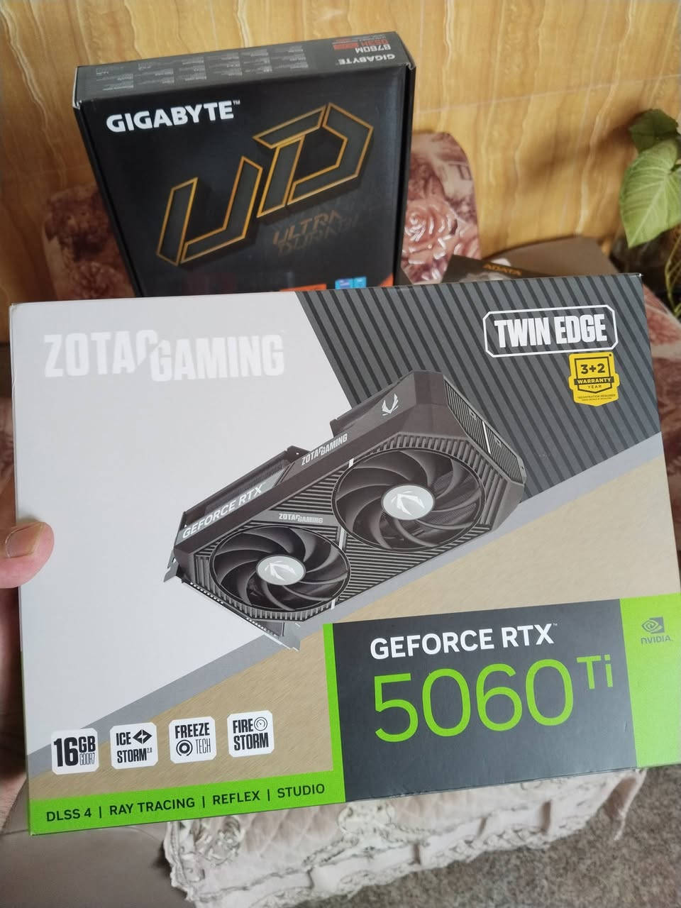 السلام عليكم 
تجميعة للبيع 
المواصفات
المعالج intel core i5 14400f
المذربورد GIGABYTE B760M DS3H GEN5
كارت الشاشة ZOTAC GAMING RTX5060ti 16GB
الرامات XPG LANCER BLADE 16GB DDR5 RGB 6400
الهارد ADATA LEGEND 860 M.2 1TB
البورسبلاي MSI MAG A750GL PCIES GOLD PLUS
المبرد DEEPCOOL 400V5 RGB
الكيس SAMA .
الملحقات
شاشة ماركة AOC IPS 32 165 CURVED 
ماوس RED DRAGON SNIPER PRO WIRELESS 
كيبورد RED DRAGON ELF PRO WIRELESS 
سبيكرات JER TICH 
يوبي اس 1500 VA 
كل القطع من ماركات معروفة والكراتين موجودة والتجميعة نظيفة حالها حال الجديد 
السعر مليونين 
مكاني كربلاء 
***********
