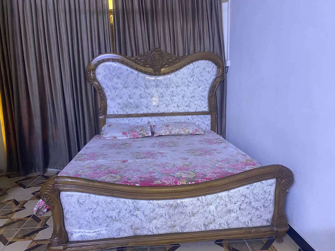 غرفه صاج • ٤ قطع • نضيف