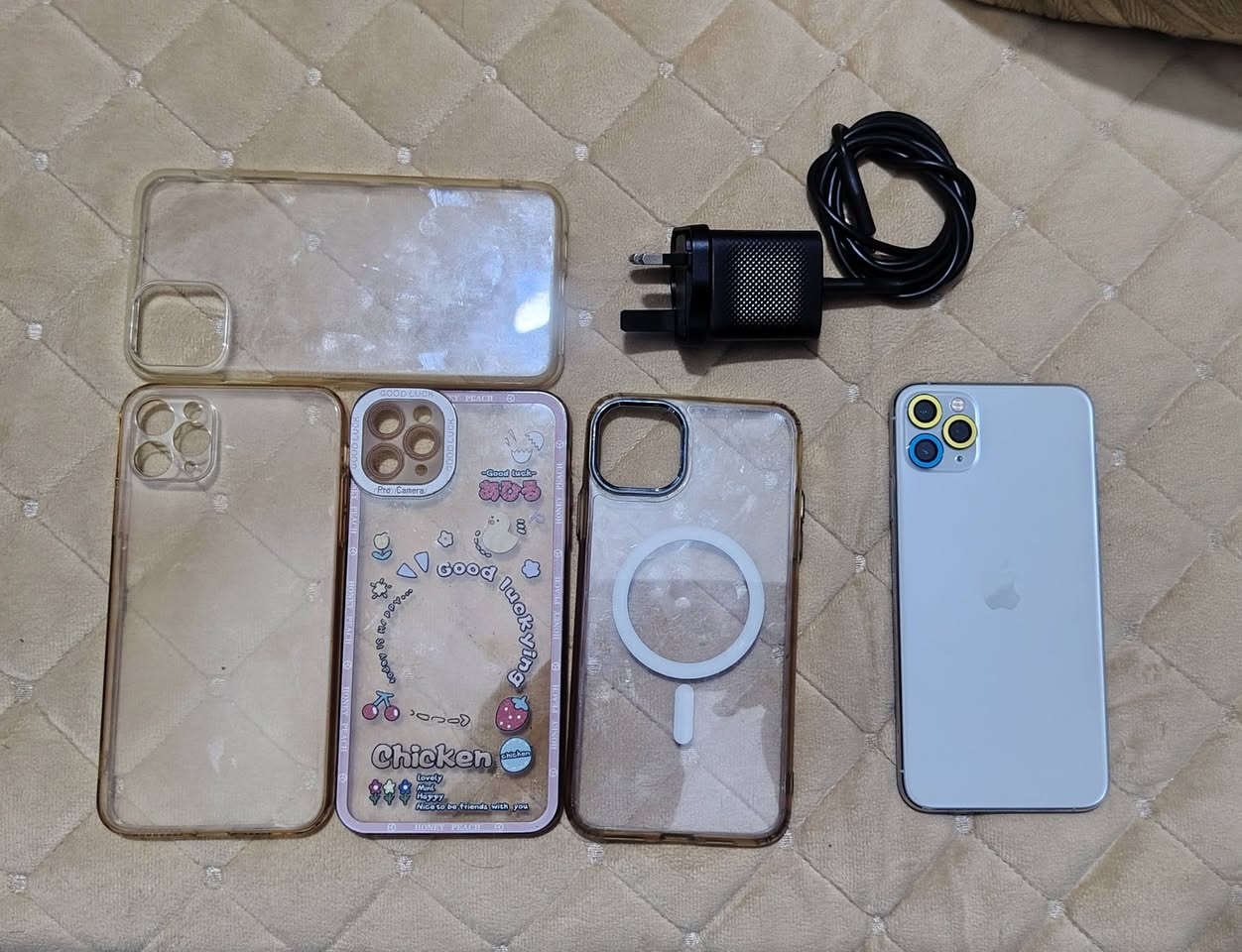 جهاز ايفون 11 برو ماكس نموذج M نضيف ومكفول
ذاكره 256 
نسبت بطاريته 96
ويا شاحنه فقط و 4 حافظات 
سعره 350 وبي مجال قليل
شراي خل يتصل ***********
