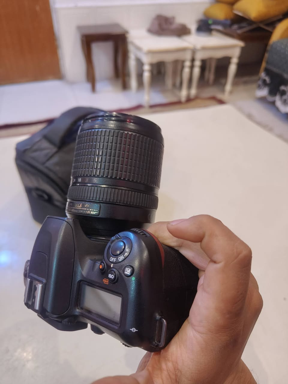 للبيع: كاميرا Nikon D7500 الاحترافية بنظافة ممتازة 📸✨
كاميرا غنية عن التعريف تجمع بين دقة الألوان الاحترافية وتصوير فيديو 4K UHD، استخدام شخصي ومنزلي خفيف جداً ومعتنى بها بأعلى درجات الاهتمام.

​الموديل: Nikon D7500 (نفس مستشعر ومعالج D500 الجبار لعزل احترافي وأداء ممتاز بالإضاءة الضعيفة).

​حالة الكاميرا: نظيفة حيل وبحالة ممتازة وخالية من أي عيوب، شغال كل شي بيها 100%.

​عداد الشتر (Shutter Count): أقل من 40 ألف لقطة فقط (استهلاك خفيف جداً والكاميرا بكامل كفاءتها وعزمها). 

​الملحقات: أغراضها كاملة وجاهزة للاستخدام الفوري.

​السعر: للبيع بسعر مناسب ومميز للجادين.

​الموقع والتواصل:

​المكان: بغداد (المعاينة والاستلام يداً بيد فقط — لا يتوفر توصيل).

​للتواصل: اتصال مباشر أو واتساب على الرقم: *********** (تواصل اتصال/واتساب فقط
