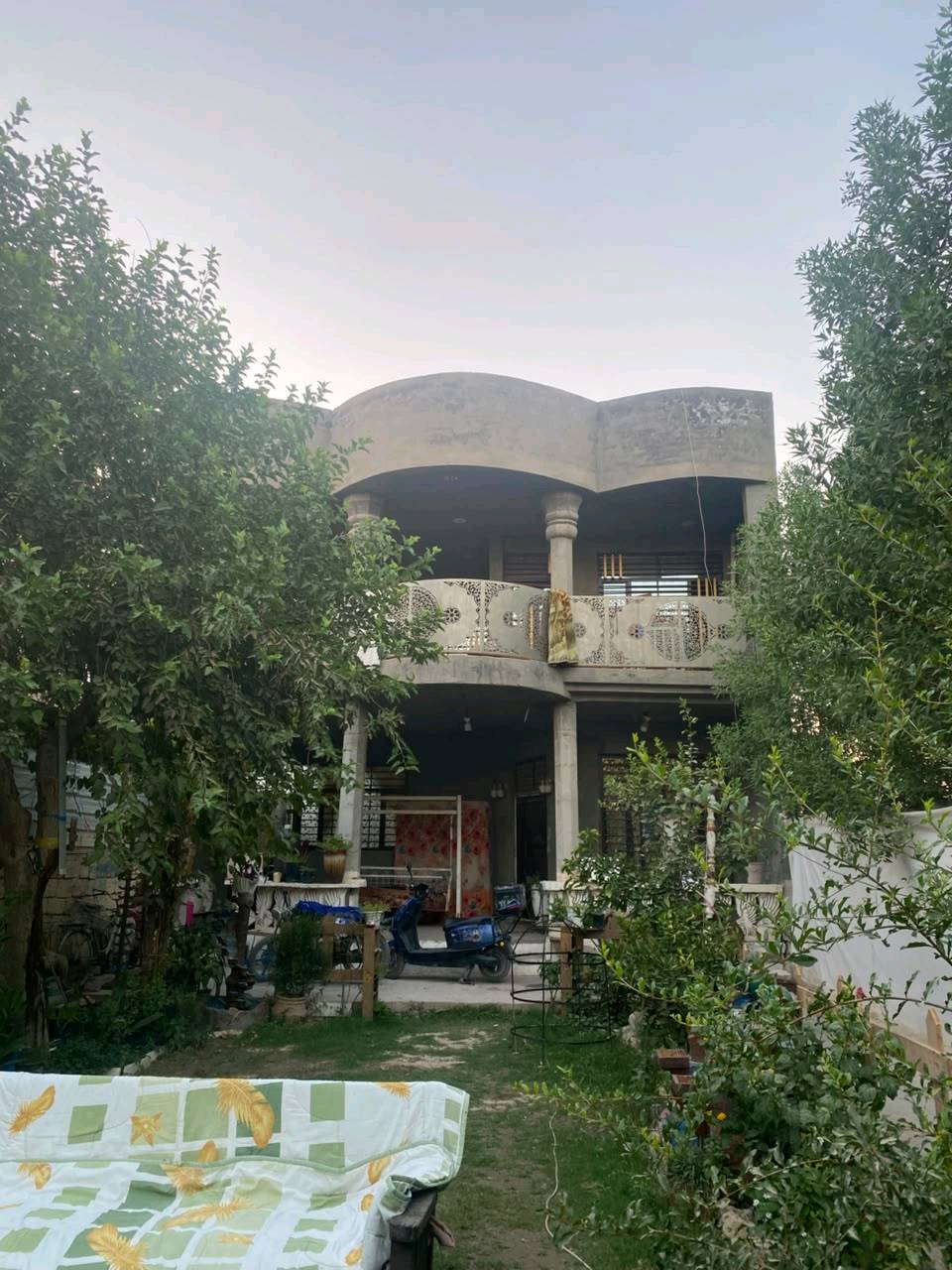 بيت للبيع في بغداد منطقه هورجب 
قرب السريع الجديد حله بغداد
مساحه الأرض 500 متر
10x50 بيها بيت طابقين يحتوي على 44 غرف نوم واستقبال ومطبخ وصحيات عدد 2
ومشتمل سندويج ومحل قيد ال انشاء
سند 25 مباشر يدخل اسمك بالسند
لل استفسار اكثر
***********