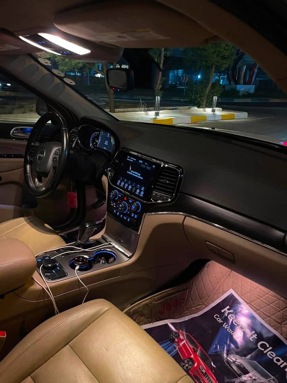 السلام عليكم عندي جيب 2020 لمتدد خليجي السياره كفاله عامه من الصبغ والضربه والتبديل السياره جديده بمعنى الكلمه رقم  دهوك سياره كلش جديده 
ماشيه 38 km
مقاعد كهرباء 
جنطه كهرباء 
وباقي المواصفات المعروفه 
مكاني بغداد   
السعرررررر 280$ للبيع 
او مراوس بتاهو بريمر وانطي فرق 
للاتصال
***********
