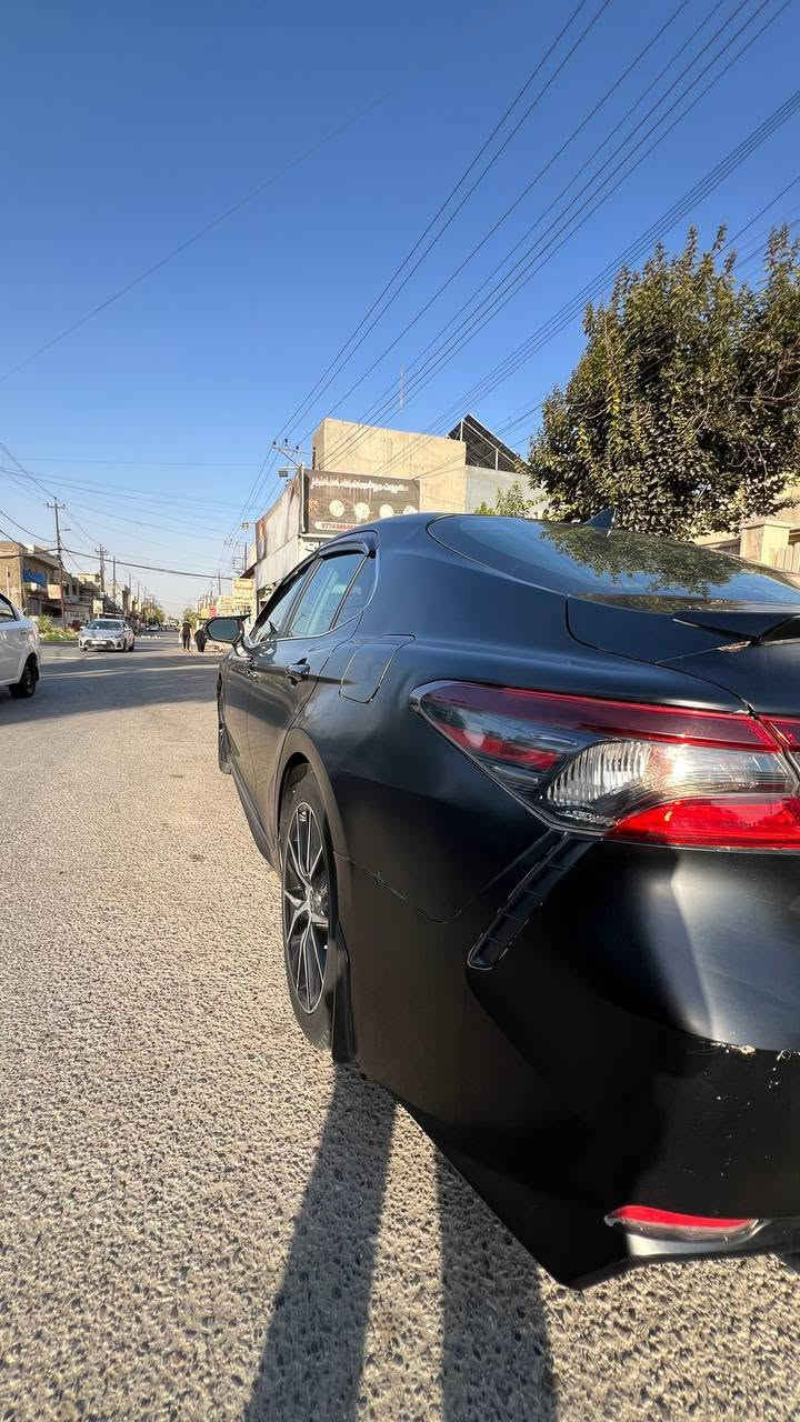 كامري 2023
لون اسود مغلفة ppf طافي 
مواصفات SE
ماشي 60000 محرك ممفتوح 
تحكمات ستيرن 
تبريد يخبل 
محرك 2500 المرغوب 4 سلندر 
إشارات بالمري 
تايرات جدد 
سنوية وهزة جديدة إلى 2031
شرط التحويل 
غرامات 350 
ضررها  جاملغ اليمين وقبق الصندوق بارد
وبيها طخة براس الشاصي 1 ملم لا مصلح ولا معدل ولا مكصوص 
***********
***********
