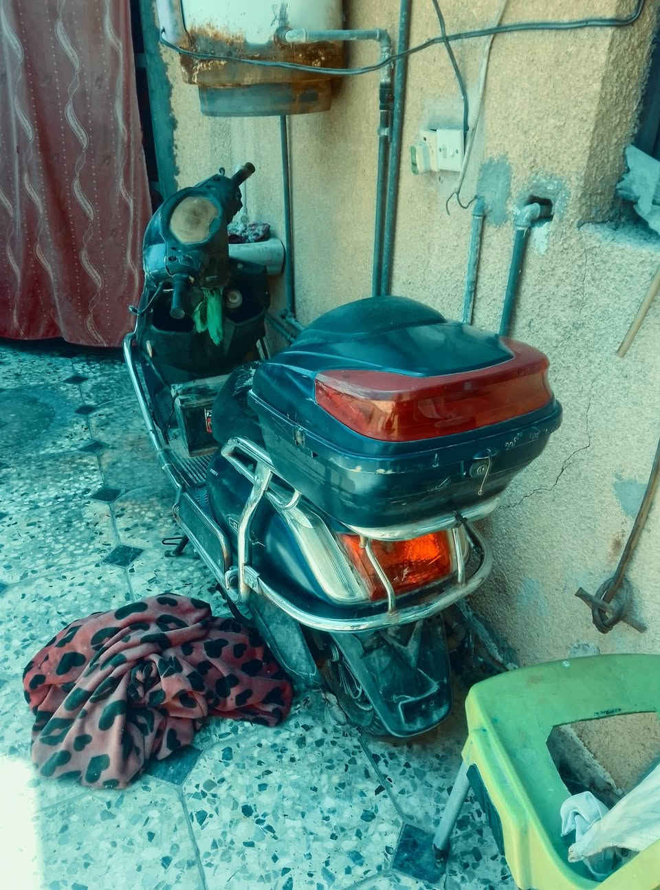 للبيع دراجه شحن بيهه نقص بس بطاريات ما بيهه سعره 450 وبيهه مجال ***********،
