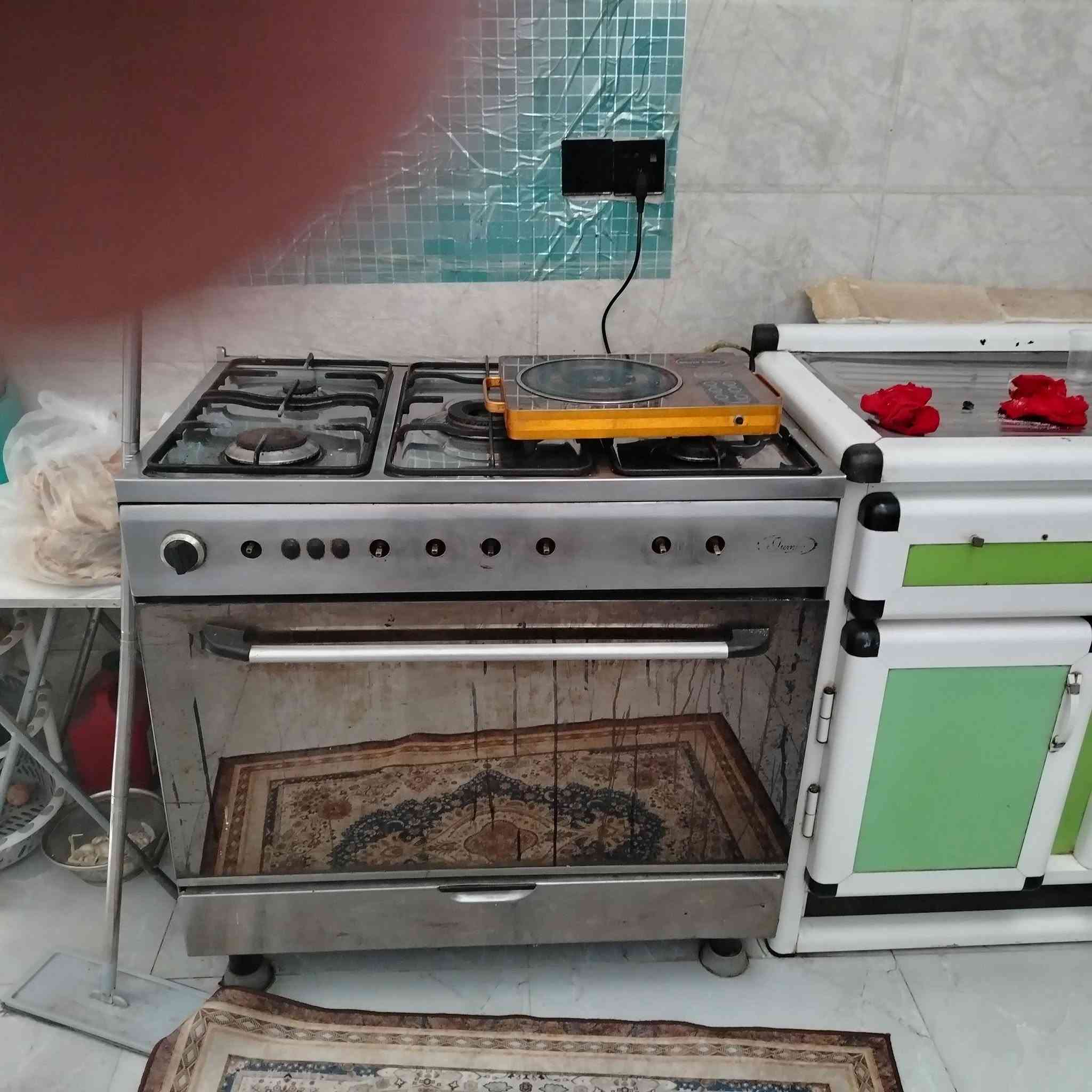 للبيع كاونتر +ملحق+طباخ مصري فرش باب اول شغال مع الفرن +شافطة طباخ (العنوان كربلاء الحر (هاتف ***********)
