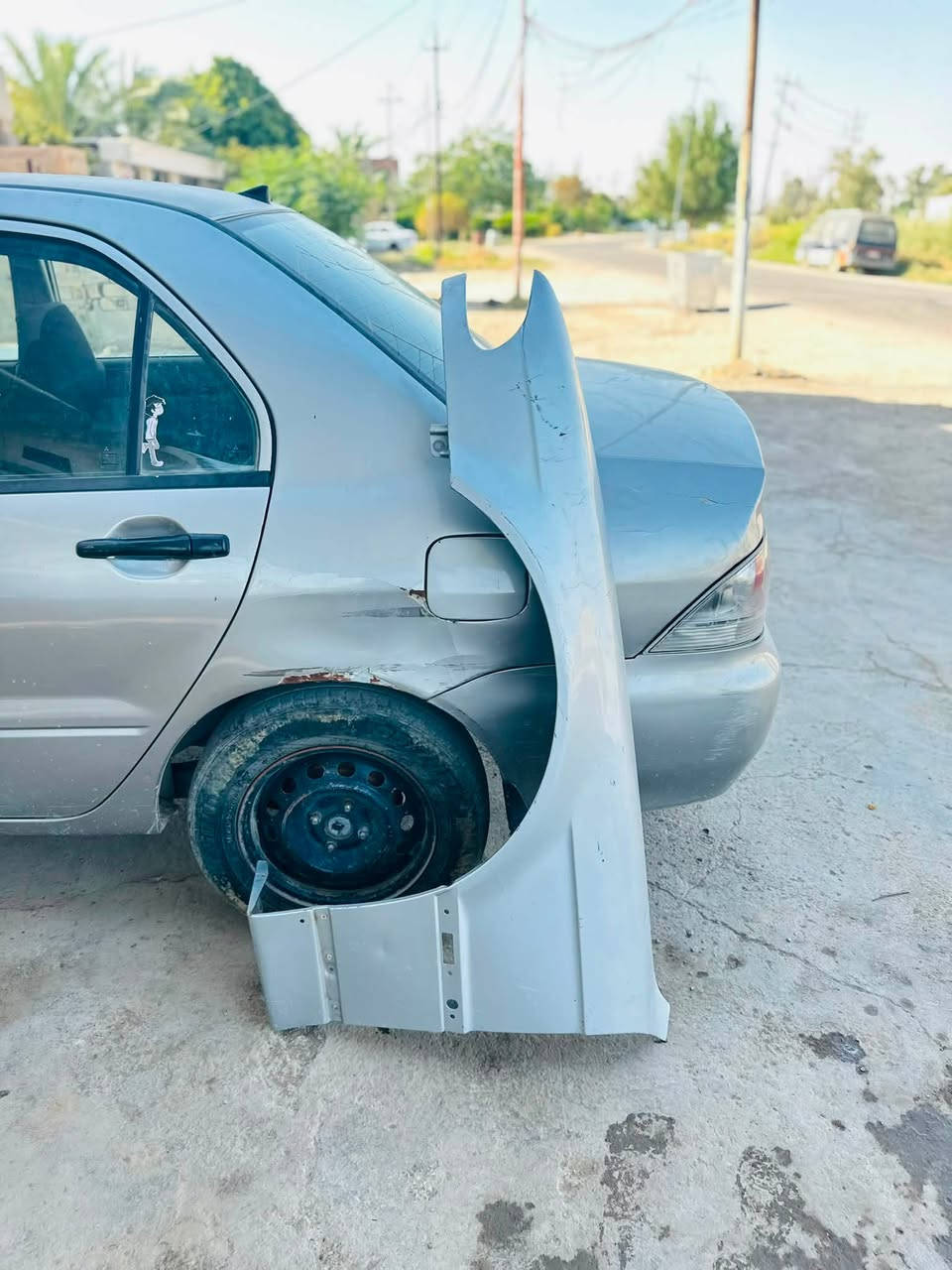 السلام عليكم 
عراض بيئم كاسحه موديل ٢٠٠٠ ويل وتاير مال حاويه بعده لك جاملغ جهت السايق ضفيره ومجاول بعدهن  لك  العنوان ديالى بعقوبه ***********
