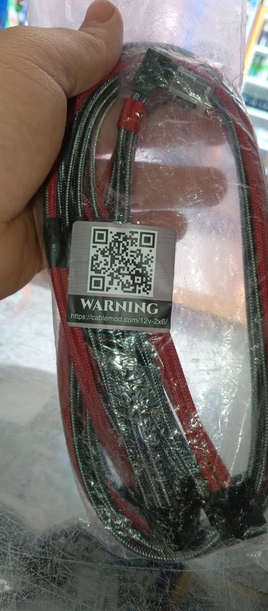 للبيع كابل كيبل مود (CableMod) الأصلي الاحترافي الخاص بتغذية كروت الشاشة الحديثة، نظيف جداً وبحالة ممتازة!
​✨ المواصفات والتفاصيل:
​النوع: CableMod 12V-2x6 / 12VHPWR (16-Pin / 12+4) بزاوية 90 درجة (تسليك مرتب وأمان عالي لمنع الانحناء والحرارة).
​التوصيل: تحويل من 16-Pin إلى 4x 8-Pin PCIe.
​الشكل: كابل مفصل قماش (Sleeved) باللونين الأحمر والرمادي الجذاب لترتيب الكيس والـ Cable Management.
​الحالة: نظيف جداً وتعمل كامل المنظومة بكفاءة ممتازة.
​💰 السعر: 20,000 دينار عراقي فقط (سعر الجديد منه يتجاوز الـ 50 ألف دينار).

 يتوفر توصيل ***********
