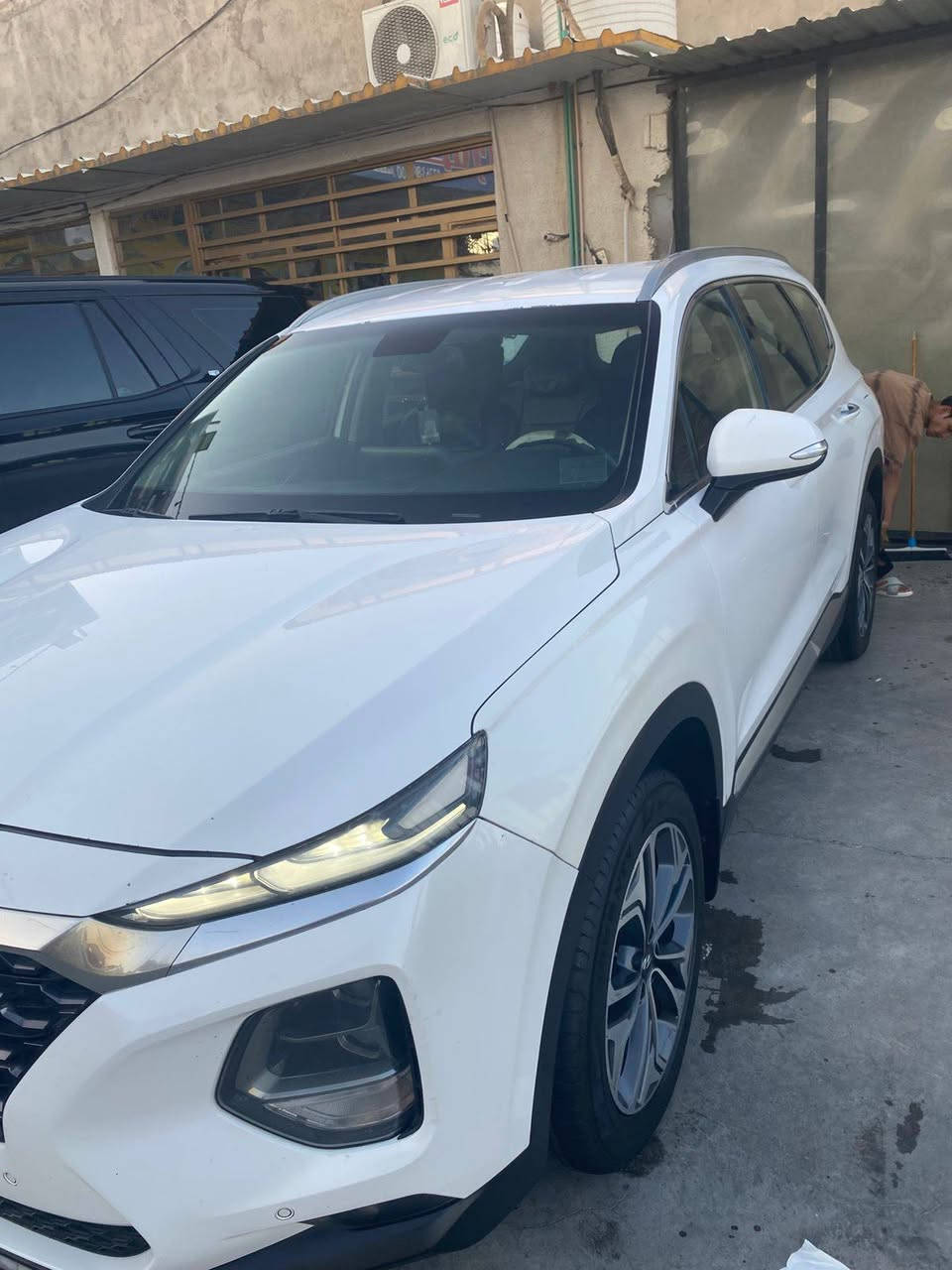 سلام عليكم 
سنتافي خليجي 2019 سبعه راكب 6 سلندر
مواصفات 
بصمة 
تحكم استيرن فول
حساسات أمامية خلفيه 
كاميرا خلفية بلاد
تبريد ٣ قطع 
اشاير بالمري 
فور ويل
كشن جلد كهربائي
رقم بابل  
صبغ في خشم الجاملغ الامامي جانب الصدر مع صبغ خشم البنيد 
مع تكحيلات بسيطه 
السيارة ما بيهه نقص  
للاتصال *********** سيد امجد غير متواجد على النت الاتصال فقط مكاني كربلاء كربلاء, العراق
