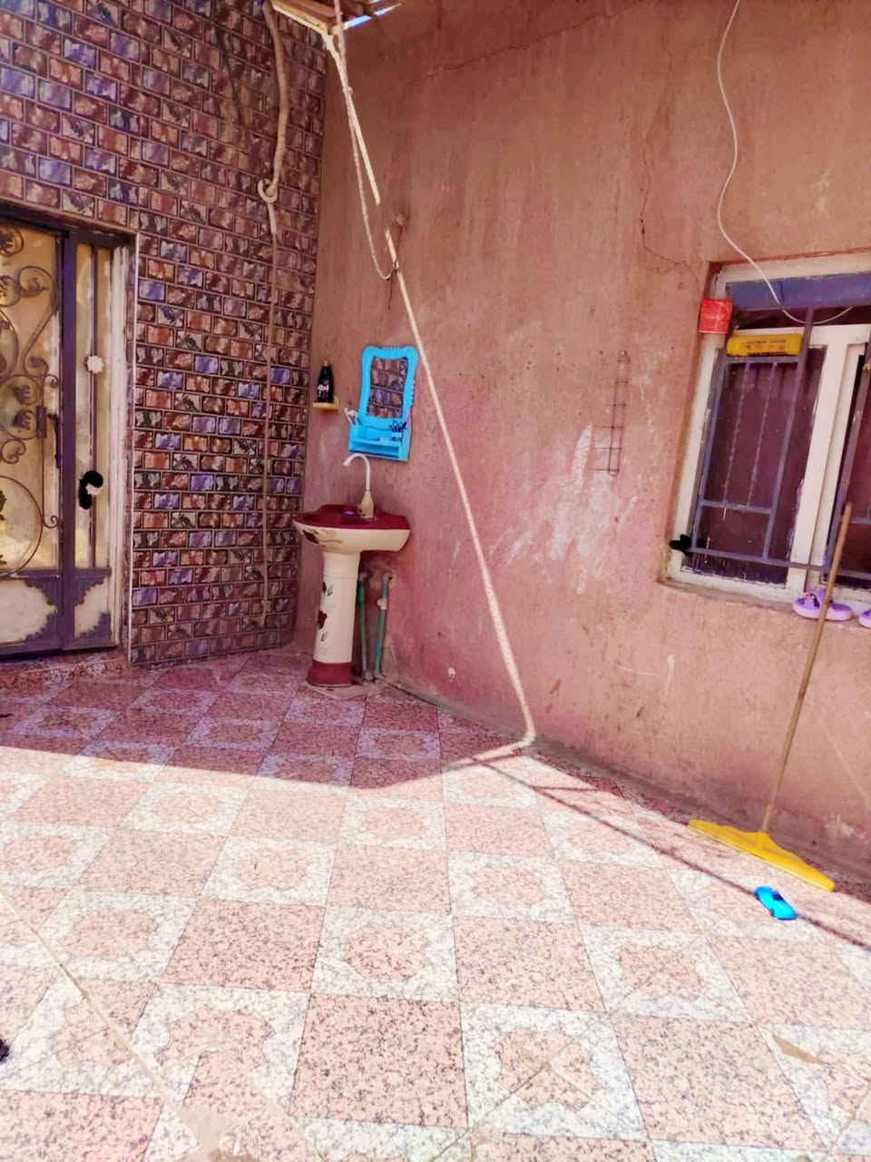 الدار للبيع حي رحمه الاولئ 100متر سعره 30 الاستفسار ألاتصال ***********
