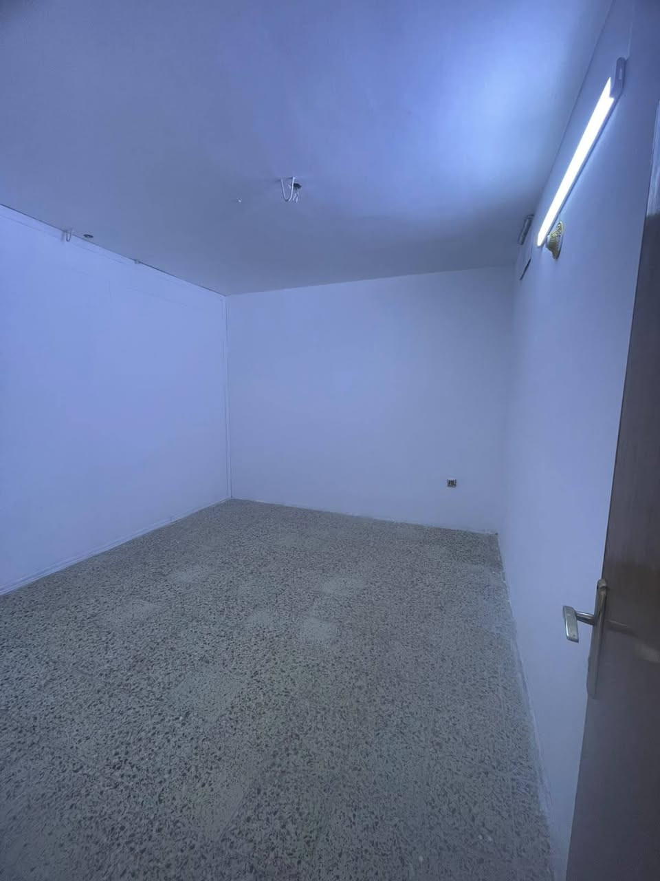 🏠 مشتمل للإيجار في السيدية
📍 طابق أول – معزول عزل تام
📐 المساحة: 300 متر

يتكون من: • غرف نوم عدد 2
• صالة
• مطبخ
• خدمات

📞 للتواصل: ***********
