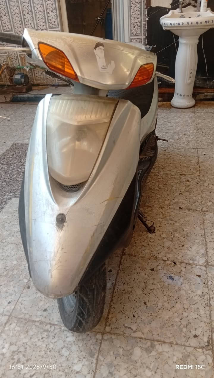 سلام عليكم دراجه بريز نضيفه كفرات ختم واحد بلاديه كابريتر جديد مكينه ناعمه خير من الله كهربائيات كله شغاله بس يرادله شويه ترتيبات تجي وشوف بعينك سعر 350وبيه مجال مكاني بغداد مدبنه صدر رقم ***********

نص مكتوب في الصور:
- 16:51 2026/9/30 REDMI 15C
- 16:52 2026/9/30 REDMI 15C