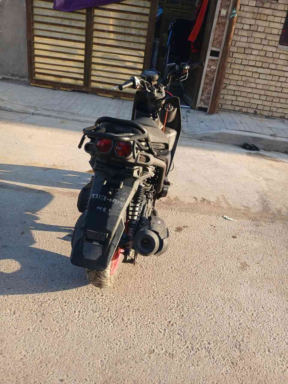 سكنس جبلي تك عين دراجه كفاله عامه اي نقص ما بيه مكينه بل جيس وراقه كامله عوزه بس قمجي مال عداد السعر ملون وميتين 1200وبيه مجال حك الجيه العنوان العبيدي الراسه شارع20 الهاتف ***********
