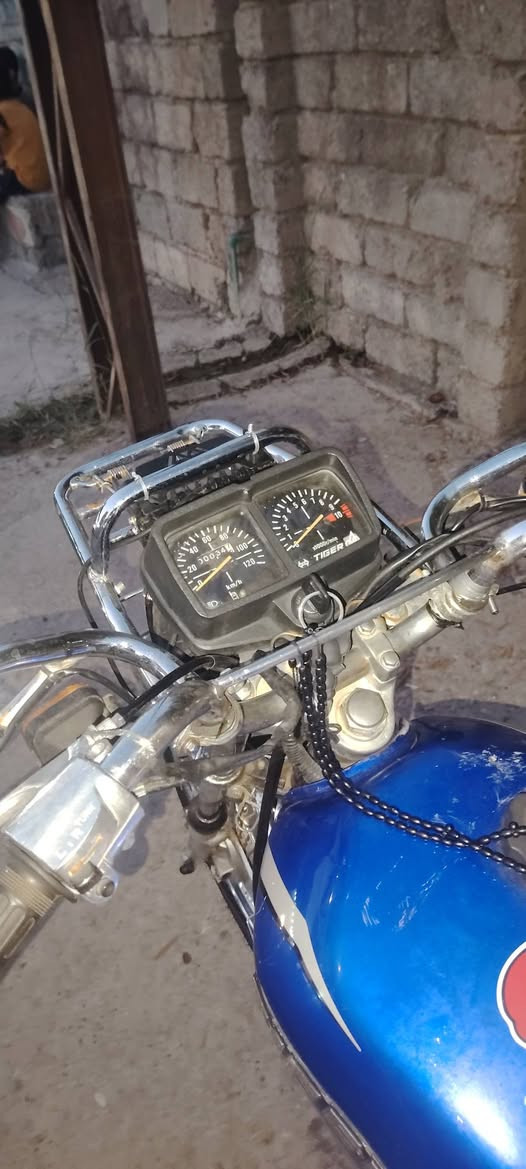 الماطور متروك سجاد الماطور للبيع كامل ما يعوزوا اي شيء فقط انفيلس ومبدل كلجت الماطور متروك هذا رقمي *********** قفل 500
