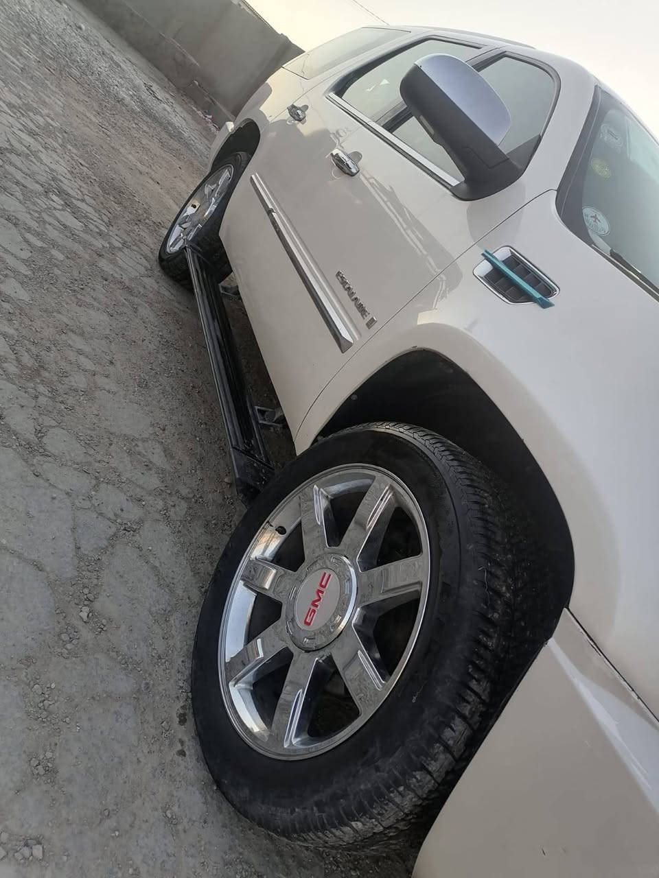 كاديلاك • موديل ٢٠١١ • ما بيها صبغ