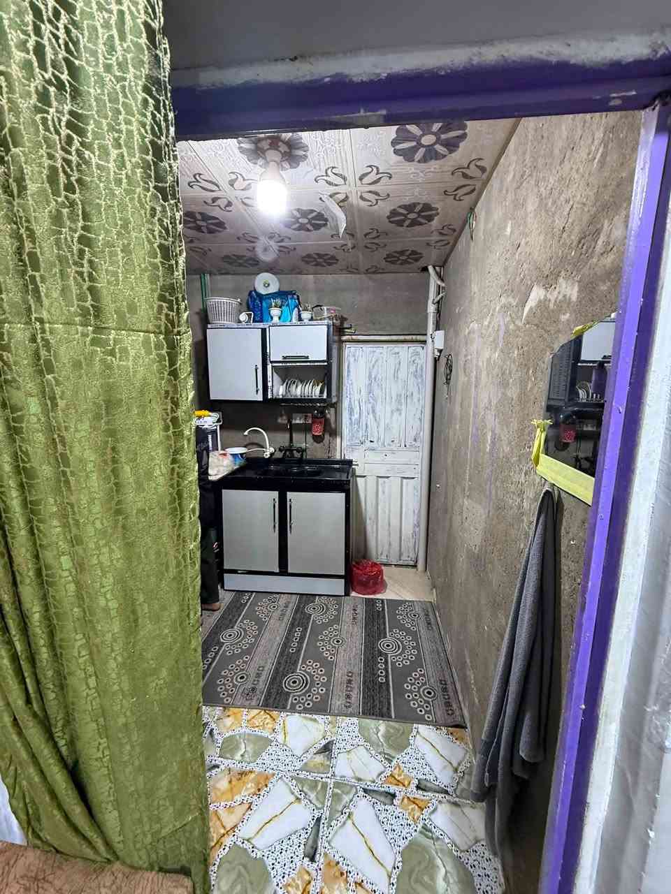 بيت للبيع شارع سوق مساحة 100متر تجاري غرفة النوم وصالة ومطبخ واستقبال وصحيات بسعر 55 مع المجال مكتب حازم البديري ***********
