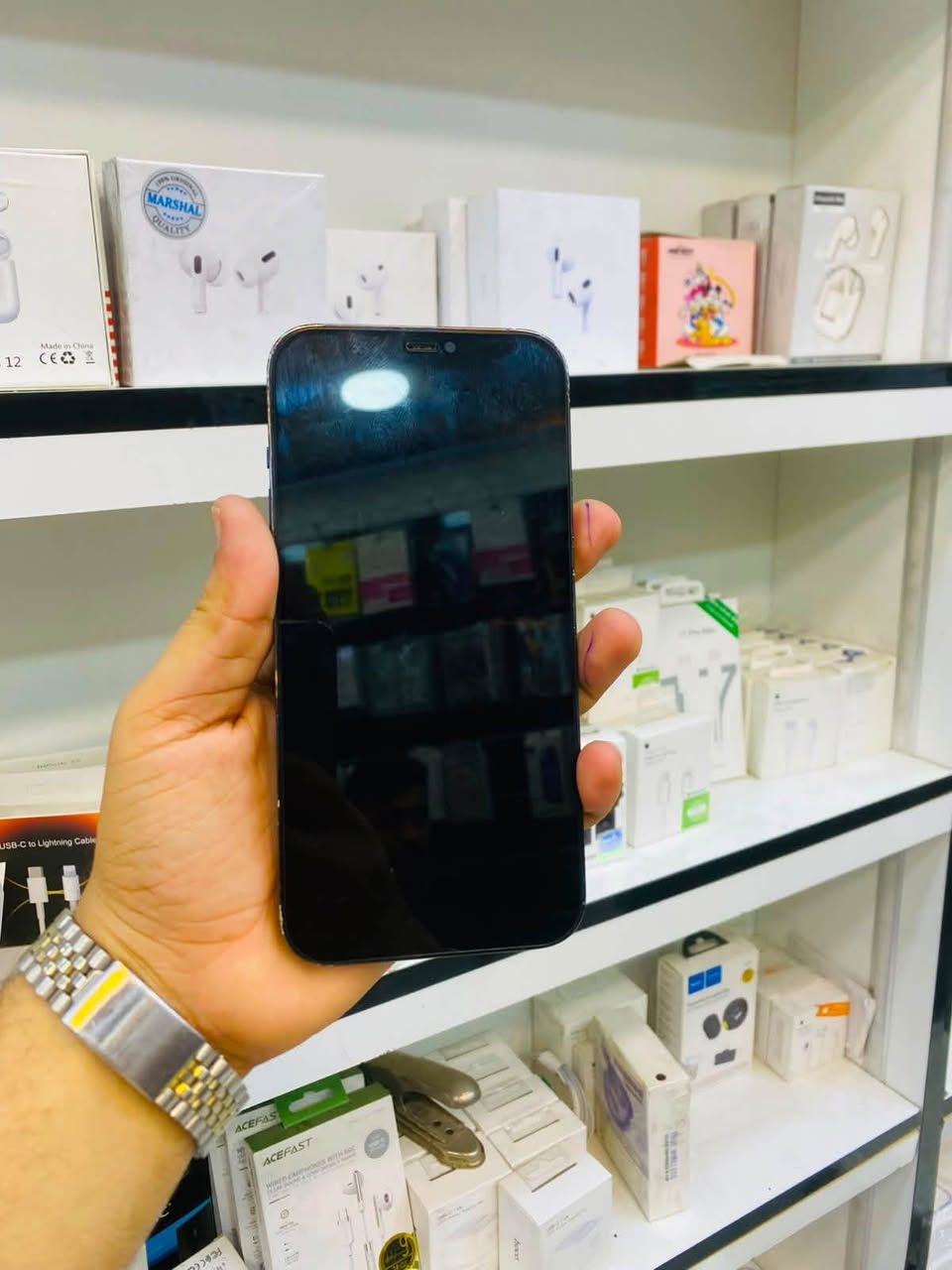 آيفون ١٢ برو ماكس • ١٢٨ • بطاريه ٧٧٪