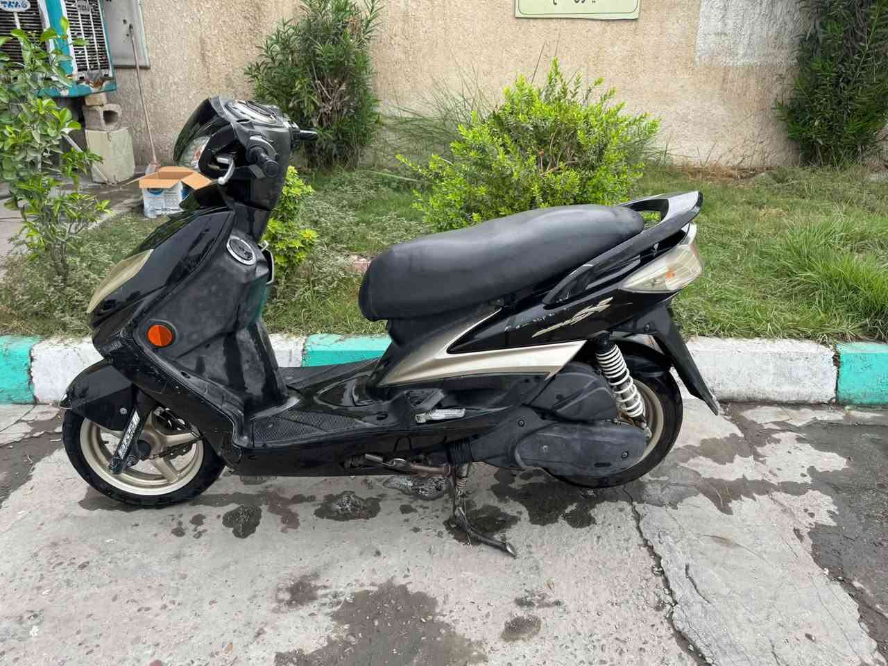 سلام عليكم سكنز للبيع 600 سعره مكاني الكاظميه شوفت عينكم بيه شويه الكلج لو امامي لو خلفي بس مشيه معدله كلش حلو كهربائياته كله شغاله ***********

