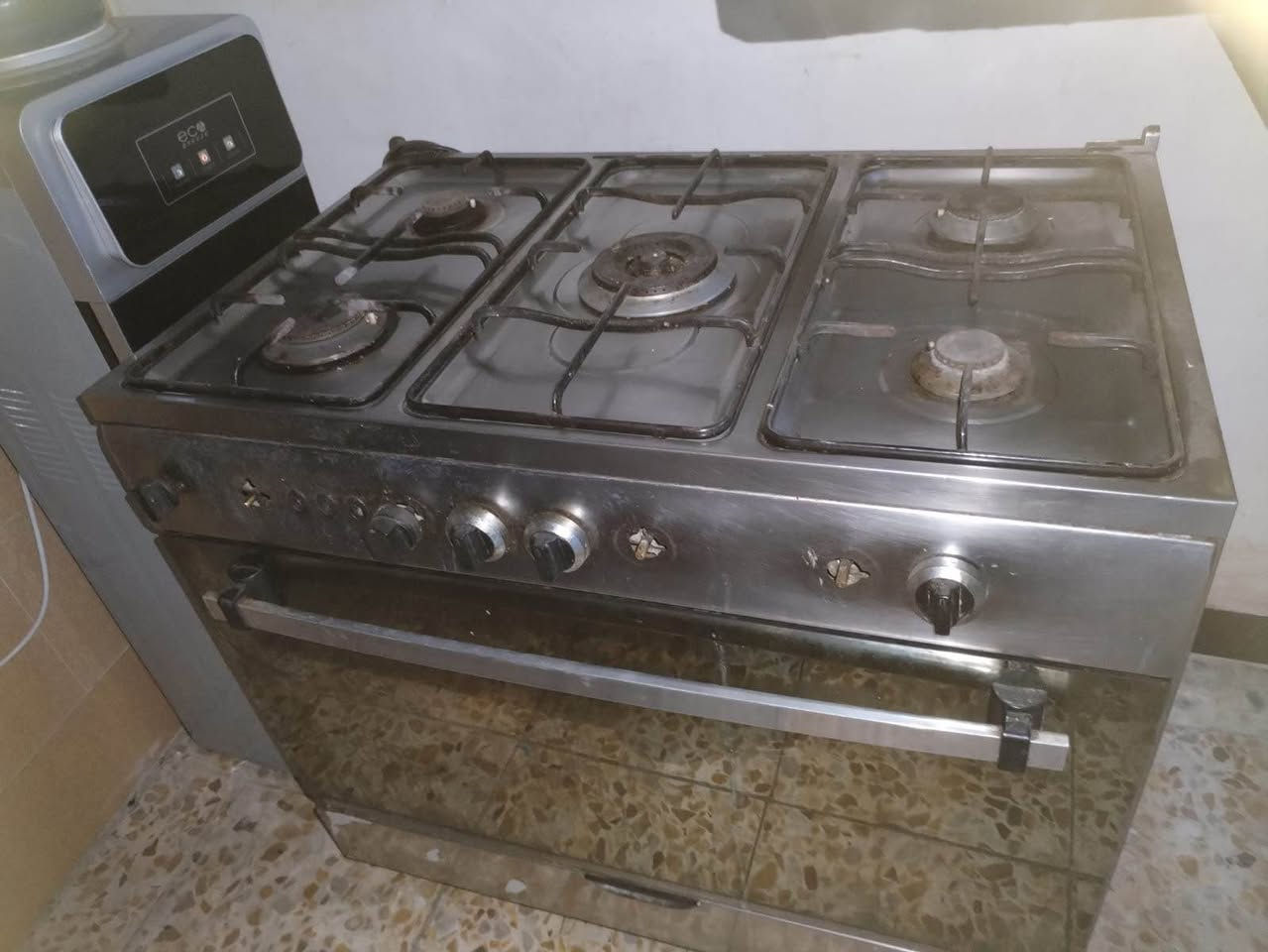 السلام عليكم مكيف طنين شغال ب170 وطباخ شغال 60 مكانهم الحريه ‭***********‬ بغداد, العراق
