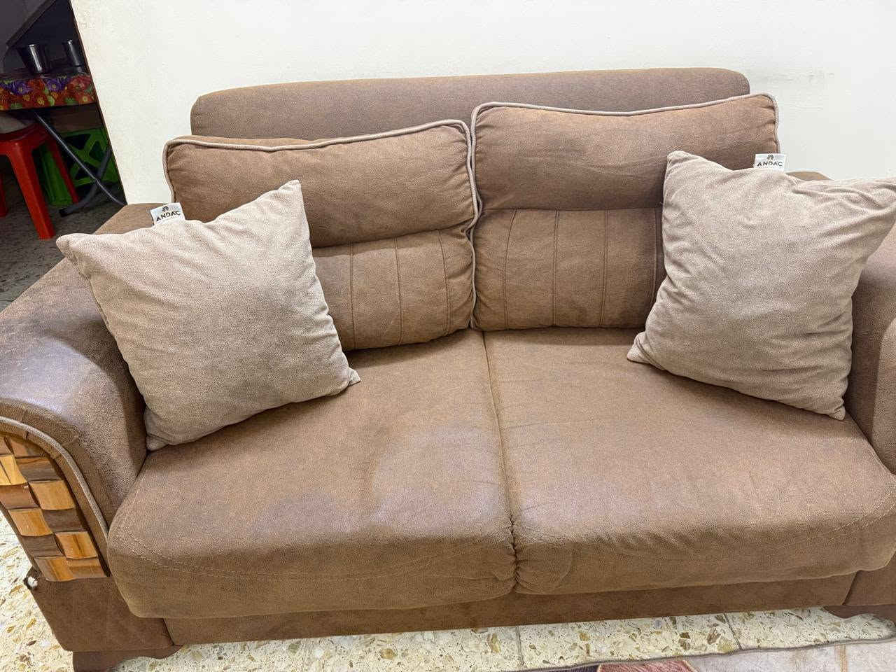 سلام عليكم اخواني جميعا عندي تخم تركي ١٠ مقاعد  ينفتح يصير سرير سعره ٤٠٠الف هذآ رقمي بيه واتساب***********
