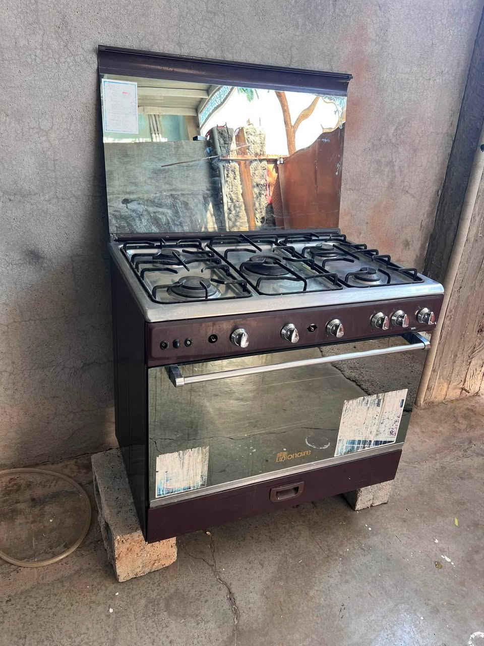 طباخ من ماركة يونايير (Unionaire).
مصري شغال بالشرط فرن شواية كله شغال بالشرط السعر 160 ألف كركوك العمل الشعبي ***********
